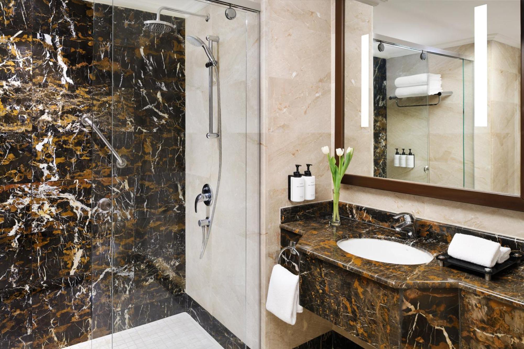 Hotel Intercontinental Dar Al Hijra Madinah By Ihg Medina Exterior foto Bathroom