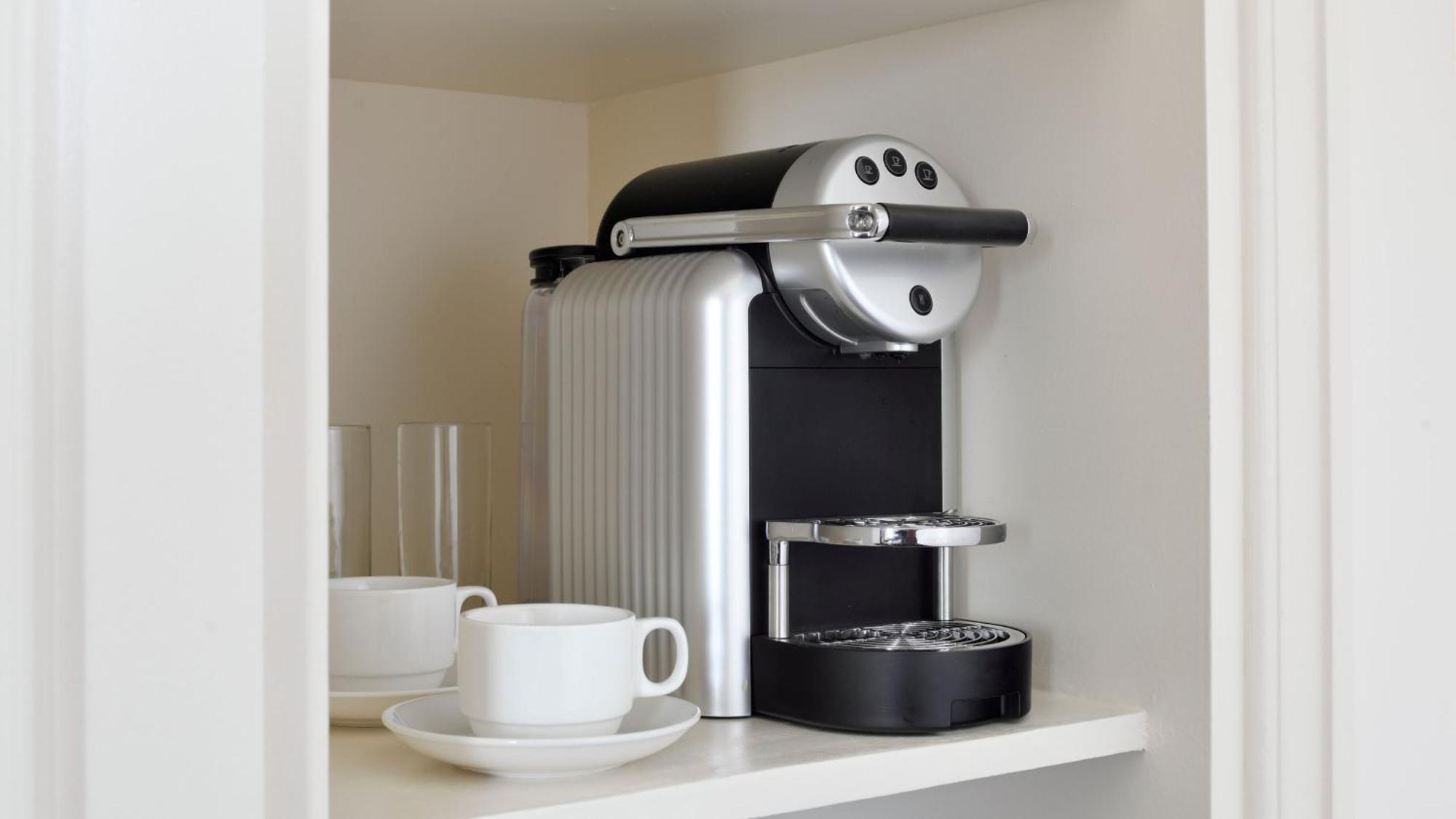 Hotel Intercontinental Dar Al Hijra Madinah By Ihg Medina Exterior foto A Nespresso coffee machine