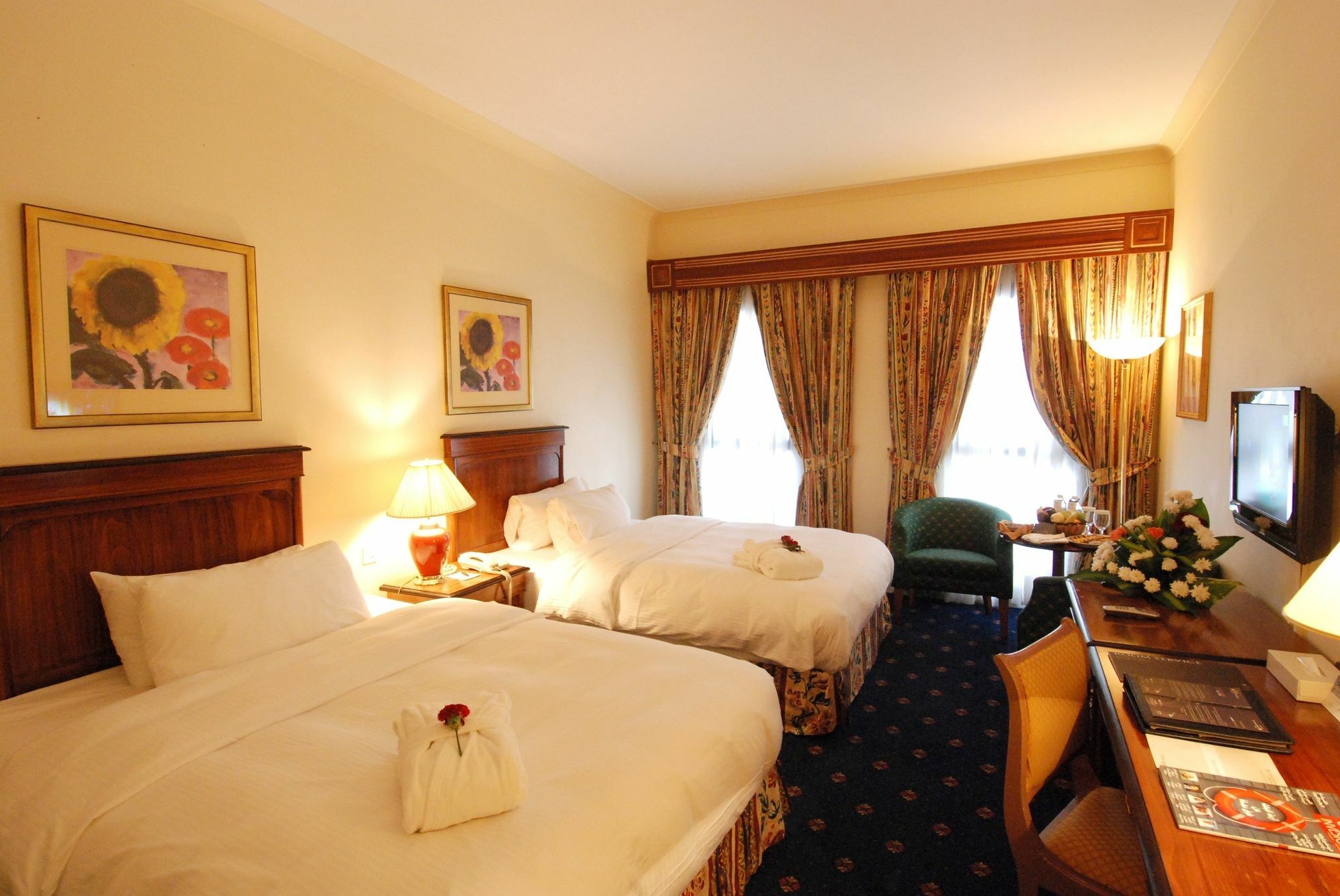 Hotel Intercontinental Dar Al Hijra Madinah By Ihg Medina Habitación foto A room at the Hilton London Heathrow