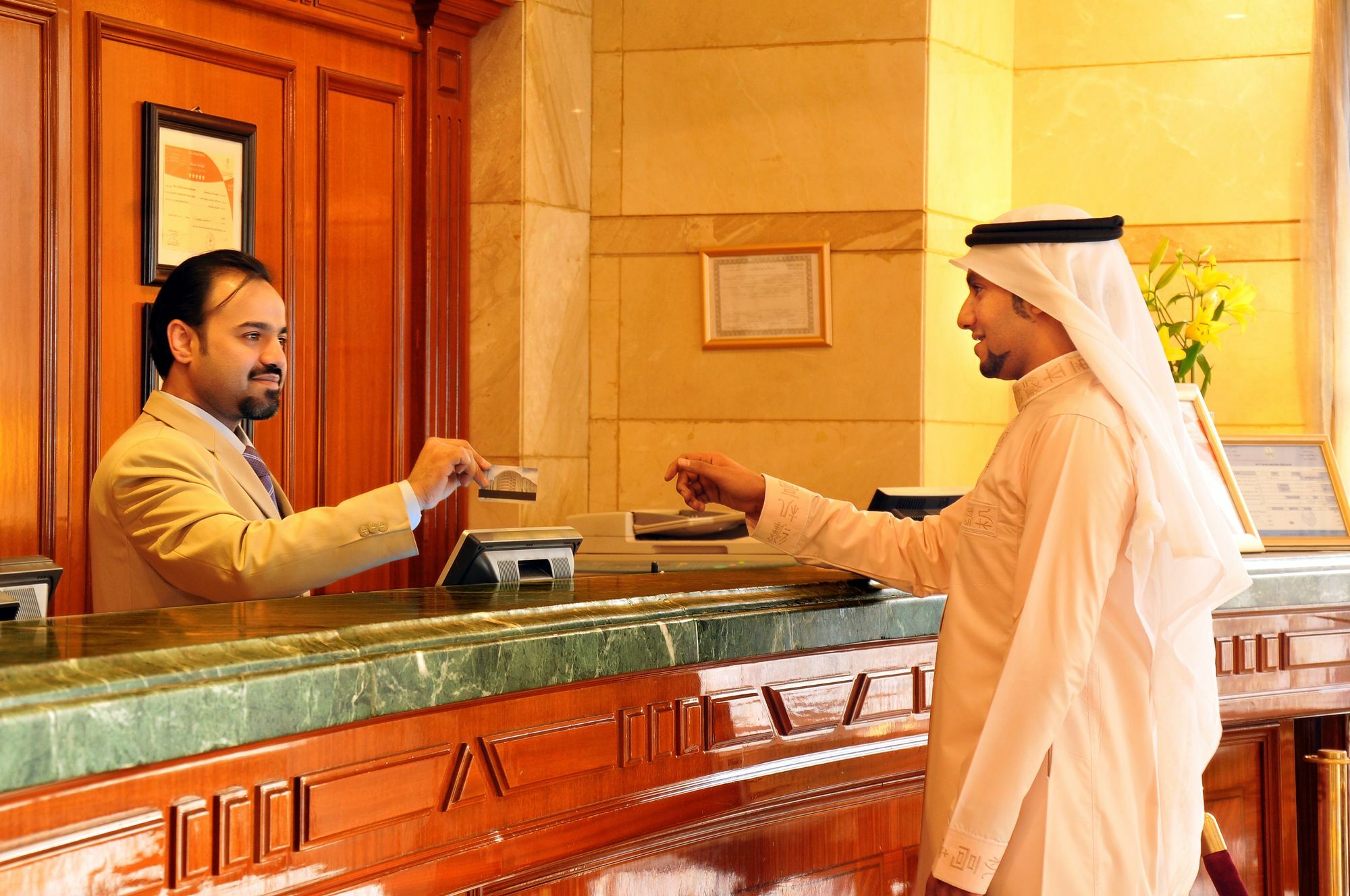 Hotel Intercontinental Dar Al Hijra Madinah By Ihg Medina Exterior foto A hotel clerk at work